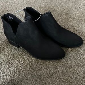 NWT! Black Old Navy Ankle Boots! Size 9